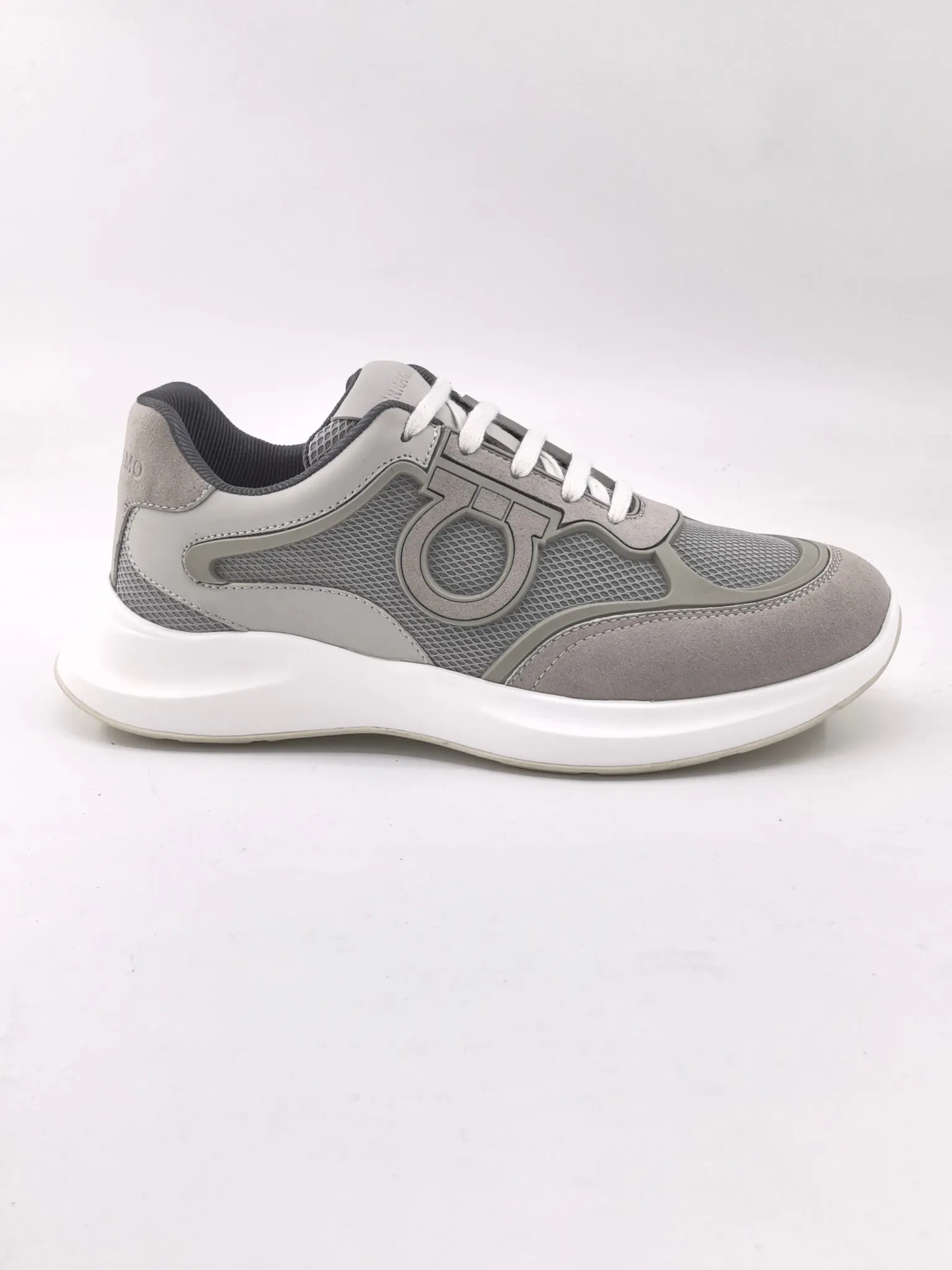 [Ferragamo] Top P: 740💰 Size: 39~44 (38 45 custom-made, non-refundable) 2025 Ferragamo men's new casual sports shoes, sports fashion charm, classic matching colors, elegant style and casual charm complement each other, showing urban fashion style. Rich colors interweave with modern charm, and simple lines outline the silhouette of the bag, interpreting casual aesthetics. Imported calfskin + first layer suede + TPU outsole